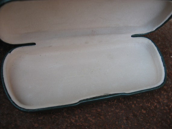 1970s FRENCH EYEGLASSES CASE, hard shell in fores… - image 3