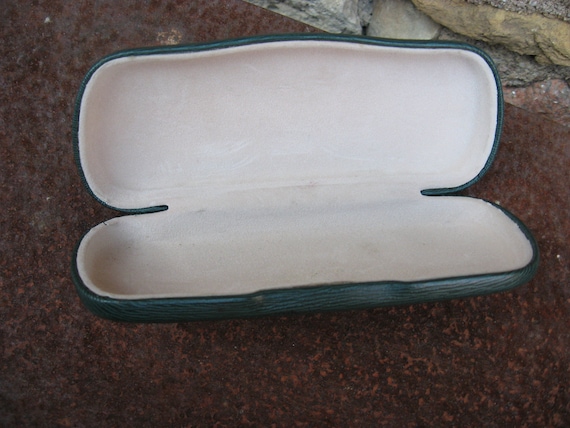 1970s FRENCH EYEGLASSES CASE, hard shell in fores… - image 1