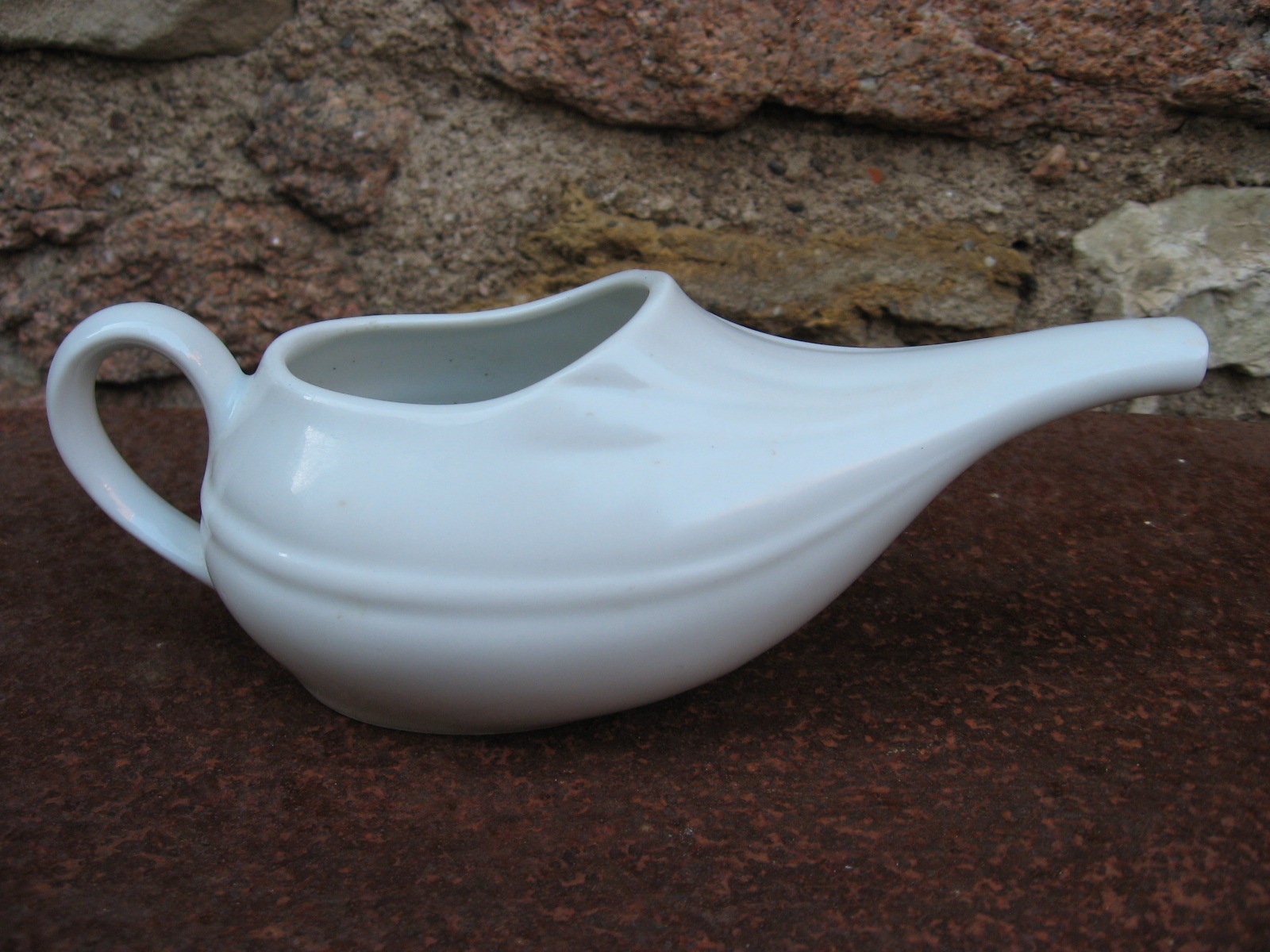 Bateau de Sauce Française Des Années 1950 Dans Le Style Traditionnel Du Canard. Serveur de Sauce Mil