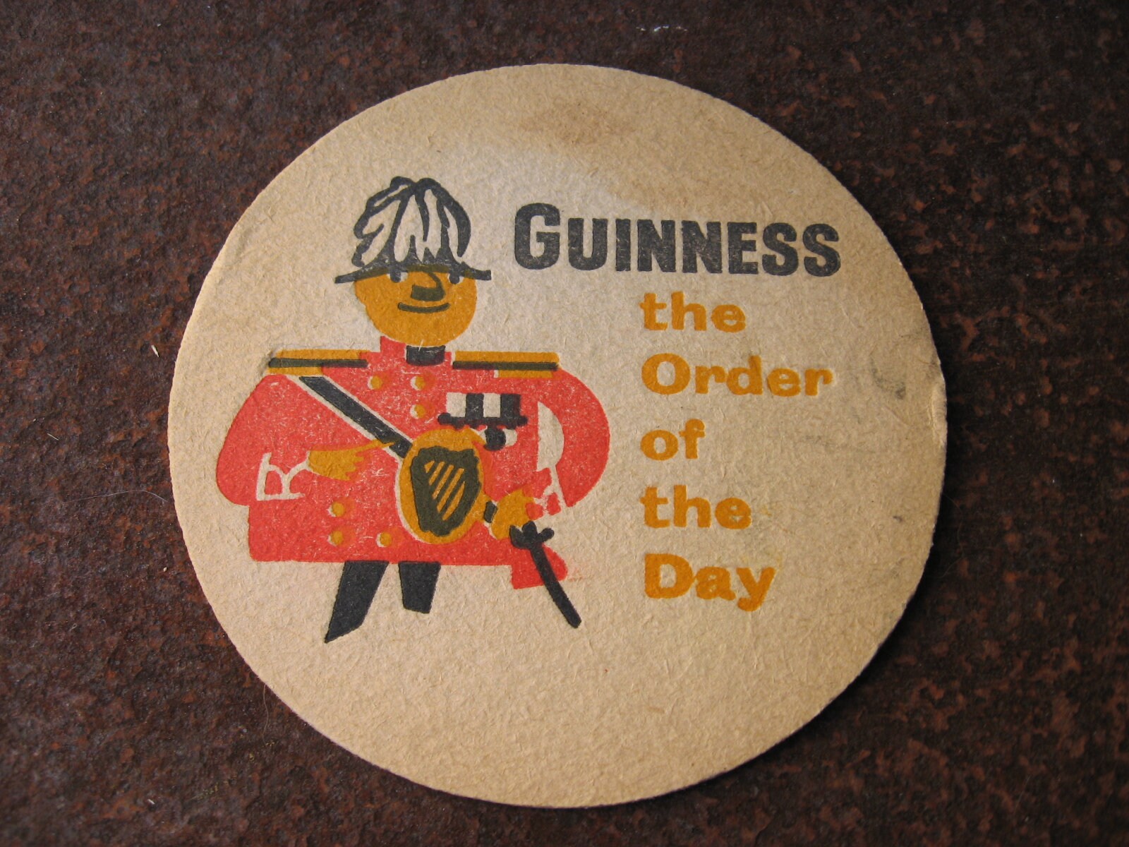 1960S Guinness Beer Mat Du Soldat Château Royal Ordre Jour. Sous-Verre de Bar Original Vintage Pour 