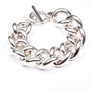 Bracelet Gaby. 925 sterling silver plated. Curb chain with oxidized finish. Chunky bracelet
