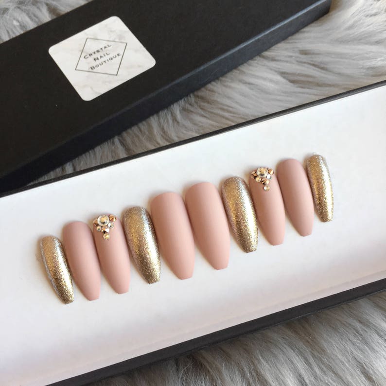 Premere Sulle Unghie Nudo Di Oro Rosa Opaco Coffin Nails Etsy