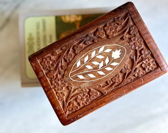 Pretty Kashmiri Indian Hand carved box, Fancy detailed Jewelry / Trinket box, Small decorative wooden box, Great gift idea