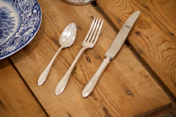 4 ONEIDA COMMUNITY SILVER PLATE LADY HAMILTON SALAD FORKS X FOUR