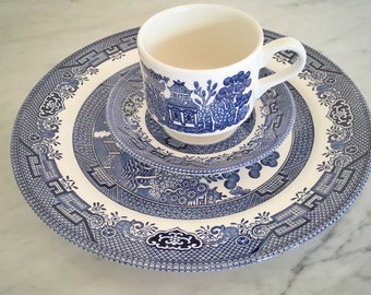 Churchill Blue Willow Dinnerware, 3 pc setting with Dinner Plate / Tea Cup / Saucer, Blue & White Ironstone Transferware, English china NOS