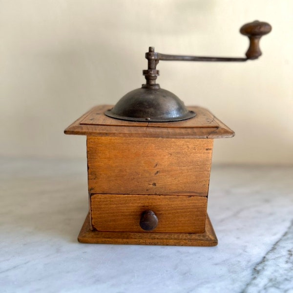 Classic Manual Hand Crank Coffee Grinder - Enjoy the Authentic Aroma and Flavor of Freshly Ground Beans!