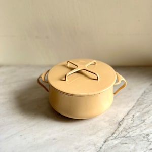 Dansk Kobenstyle Yellow Dutch Oven - Jens Quistgaard - Dutch Designs IHQ - Midcentury enamel cookware - Retro stock pot- Made in France