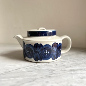 Vintage Arabia Finland Anemone Teapot with Built in Tea Strainer by Ulla Procope