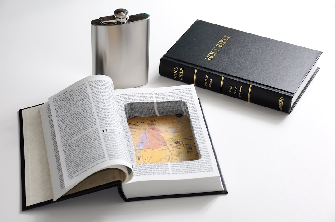 Secret Hidden Flask In A Bible - Foto 6