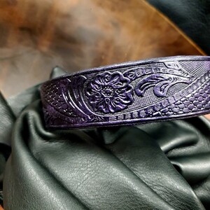 Elegant leather dog collar for large breeds