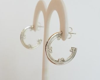 Pendientes de aro de plata esterlina con granulado y cuentas de inspiración vintage con cierre de presión