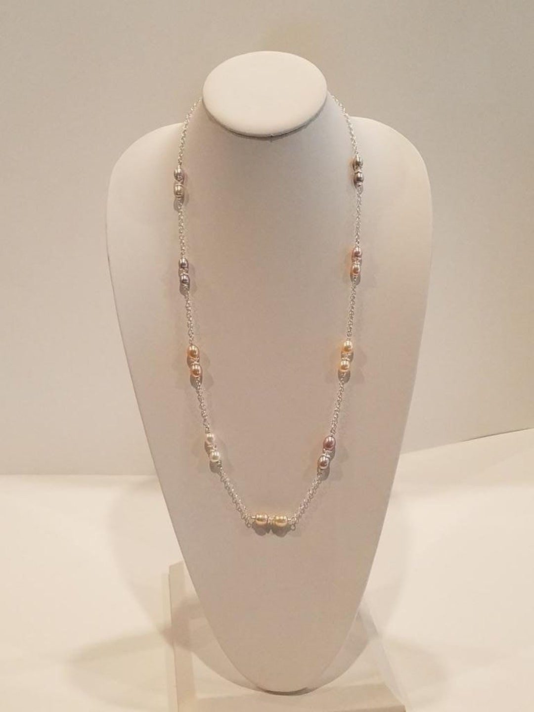 Photo inspiration: Visual Reference: Gorgeous Pearl Necklace With 9 Matched Pairs Of Varied Hue