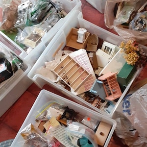 Vintage Dollhouse Miniatures Lot Pottery Pewter Paintings Painted Furniture Dolls Rugs Food Household Huge Lot