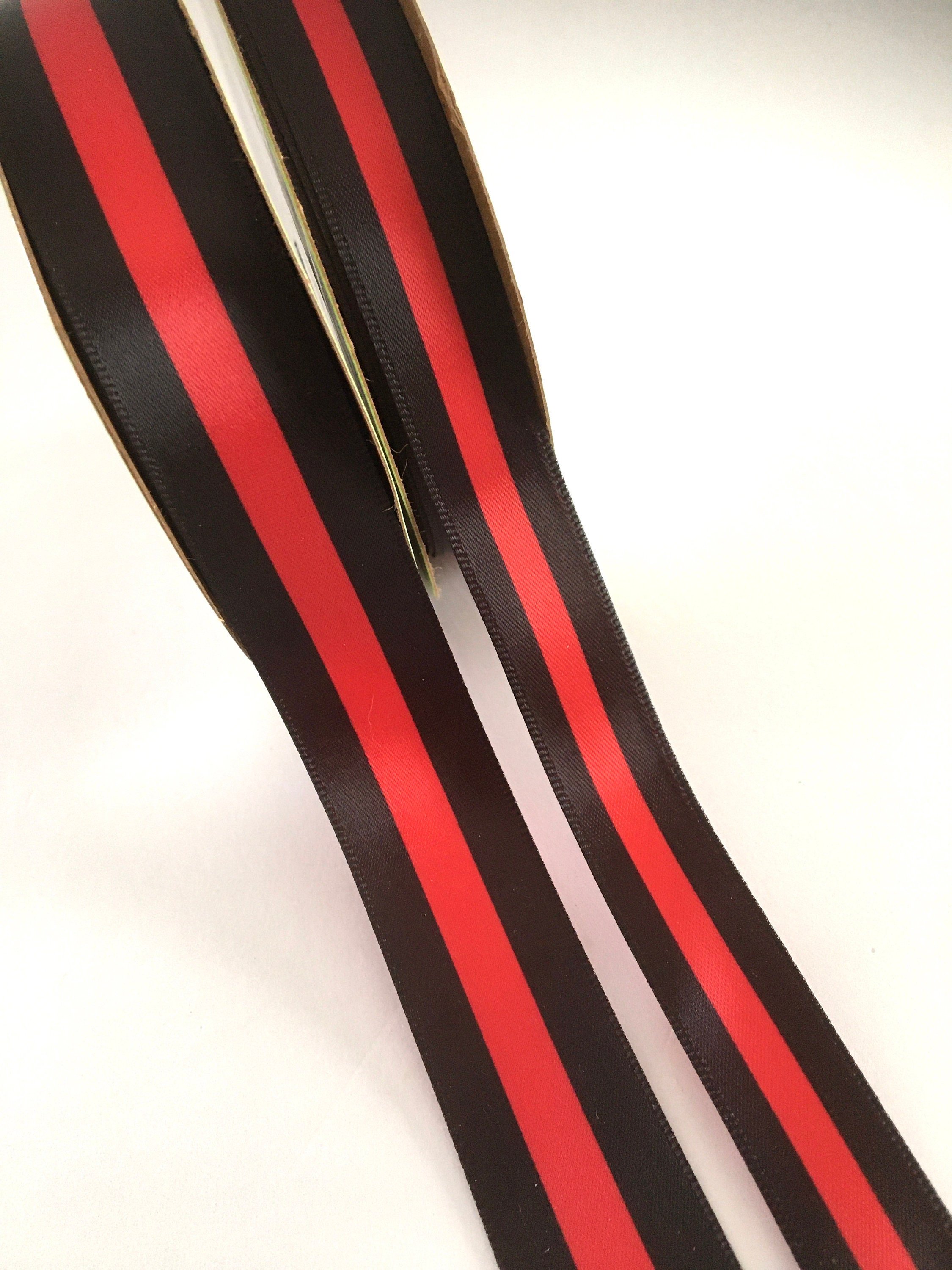 1.5″ x 10yd Metallic Vertical Stripes Ribbon (RED/WHITE) RGE143167