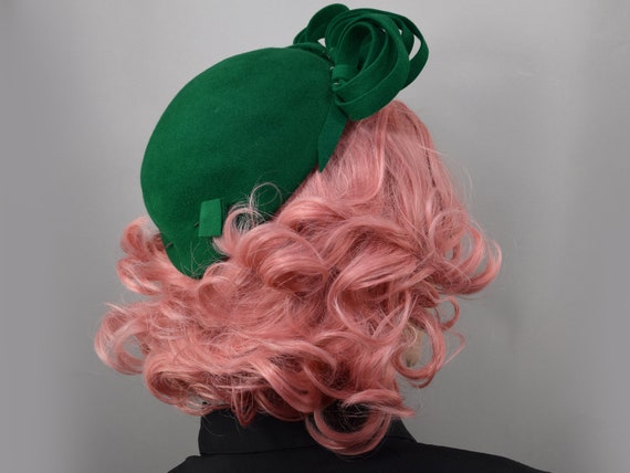 Jewel Green Vintage 40s Hat with Whimsical Loop A… - image 7