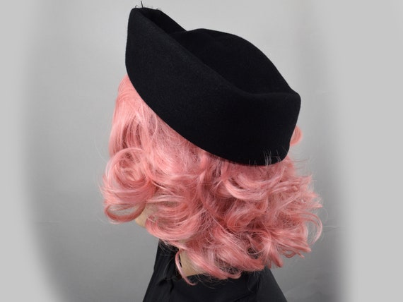 Black Sculpted Vintage 50s Hat with Feather & Bow… - image 5