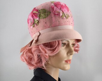 Vintage 1960s Gold Metallic Cloche Hat With Rhinestone  display picture 2