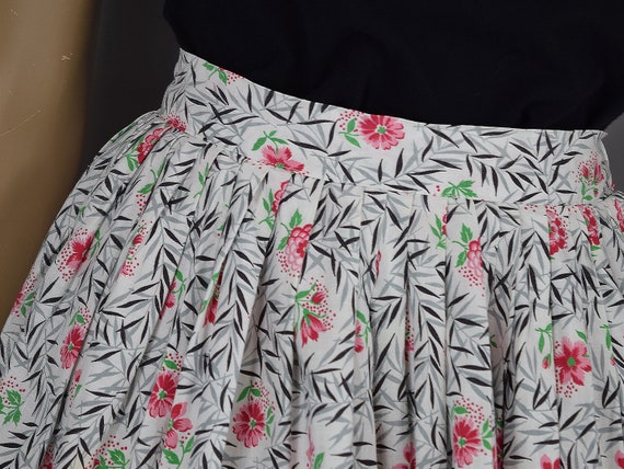 Pink & Gray Vintage 50s Full Skirt Floral Print X… - image 7