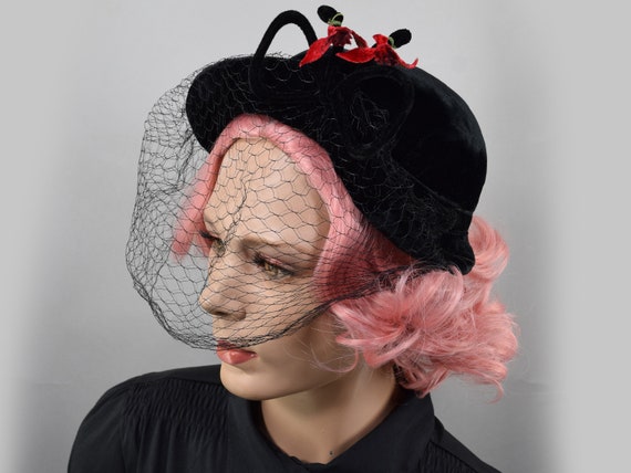 Whimsical Flying Birds Vintage 40s Cloche Black V… - image 1