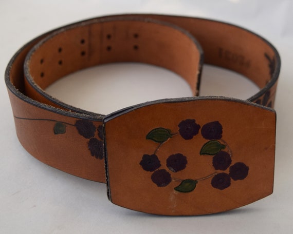Floral Vintage 70s Tooled Leather Belt 33 to 37 Wa