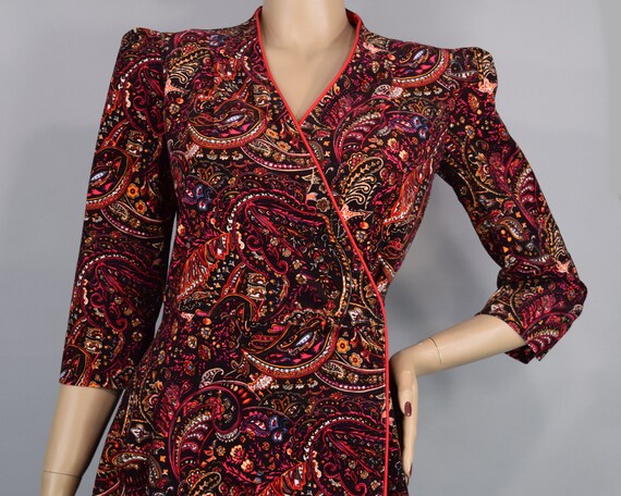 Black & Red Paisley Pattern Vintage 40s Style Rob… - image 4