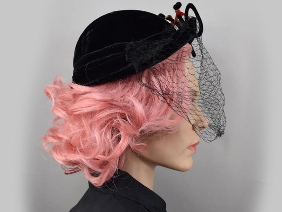 Whimsical Flying Birds Vintage 40s Cloche Black V… - image 4