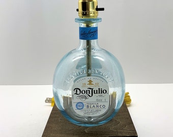 Lámpara de mesa con base de madera, botella de tequila Don Julio Blanco, luz de acento para escritorio, decoración para el hogar, bar, pub, salón, fiesta.