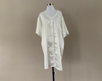 Vintage Eighties 1980s White Short Sleeved Nightie Nightshirt Rose Embossed Satin Trim Size Large