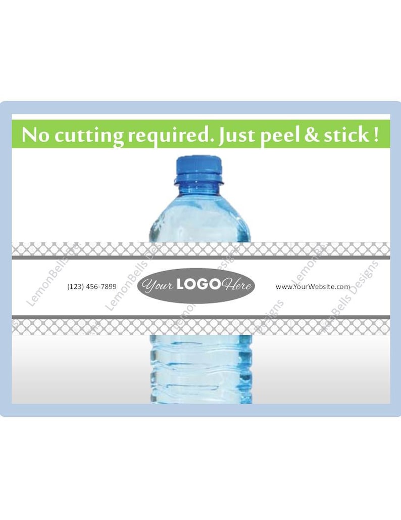 Puede incluir: Una botella de agua de pl&aacute;stico azul con una etiqueta blanca que dice "No se necesita cortar. &iexcl;Solo despegar y pegar!" y tiene el texto "LemonBells (123) 456-7899 LemonBells Your LOGO Here www.YourWebsite.com Bells Designs" en ella.