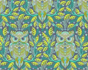 Hootie Patootie en Starlight para la gama Full Moon Forest 2 de Tula Pink