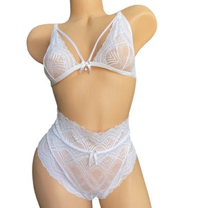 Strappybra set without bullet with lacrador panties white size medium