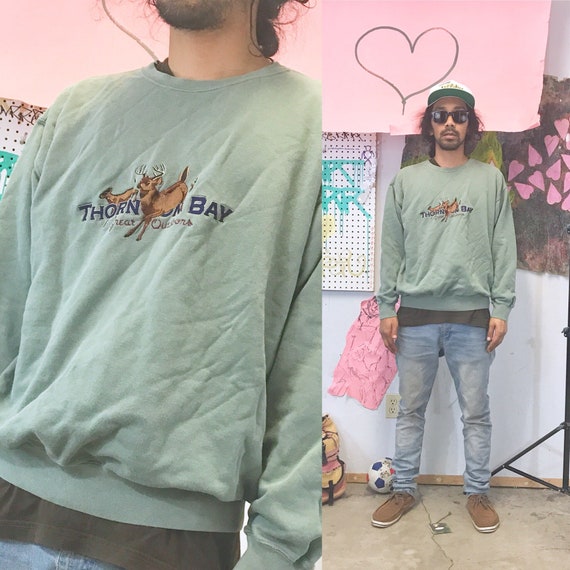 Vintage sweatshirt green hunting deer embroidered size large 1990s