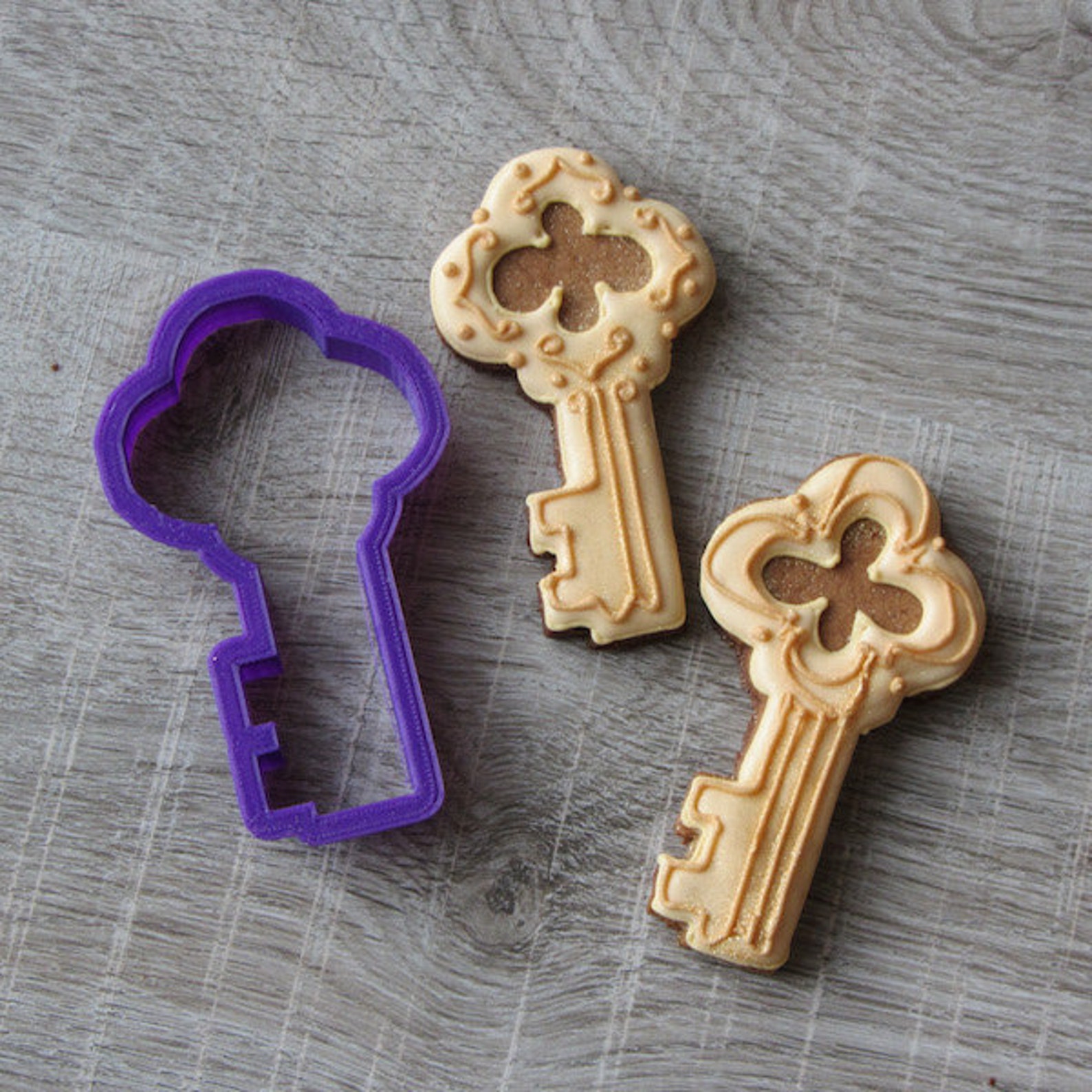 золотой ключик из шоколада. старинный ключ. алиэкспресс античные ключи бронза. флешка ключик синяя. декоративные ключики.