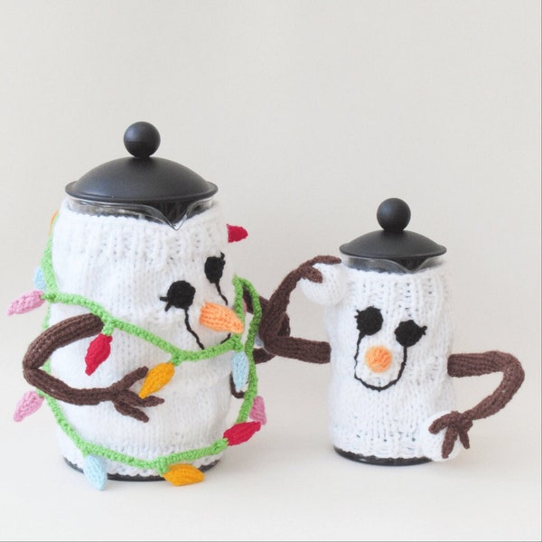 Sneeuwpoppen Cafetiere Cosies Breipatronen om je eigen sneeuwpop koffie gezellig te breien in 2 maten - perfect voor Kerstmis Breien