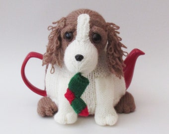 Springer Spaniel Tea Cozy Knitting Pattern para tejer tu propia funda de tetera para perros, perfecta para los amantes de los perros