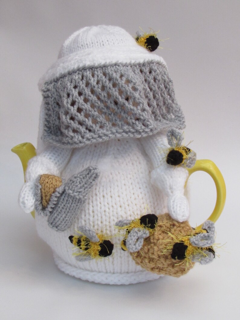 Beekeeper Tea Cosy Knitting Pattern image 5