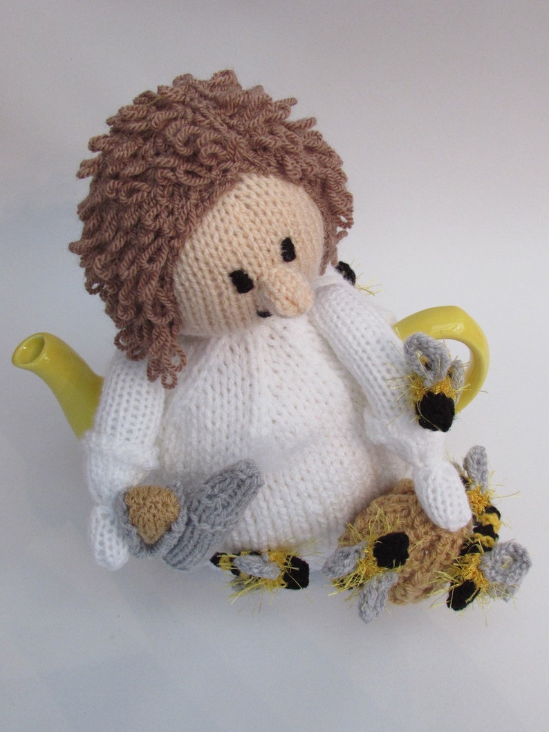 Beekeeper Tea Cosy Knitting Pattern image 7