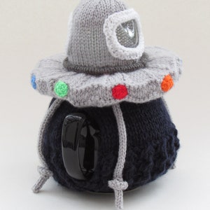 Alien Spaceship Tea Cosy Knitting Pattern image 8