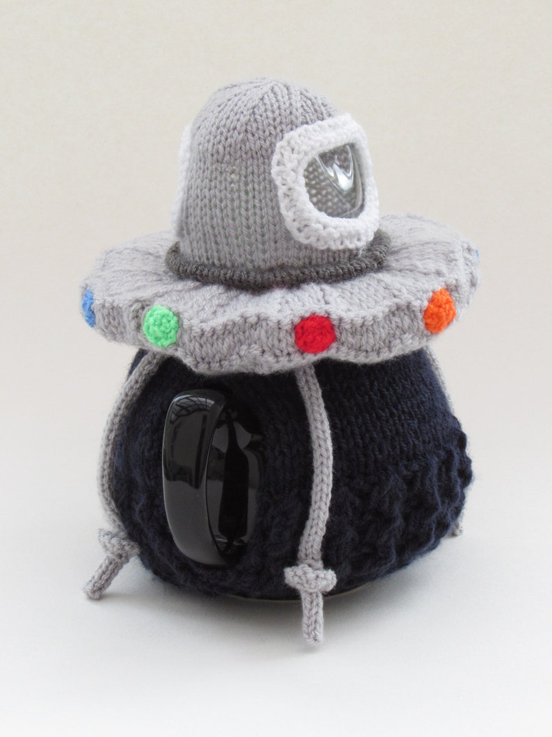 Alien Spaceship Tea Cosy Knitting Pattern image 8