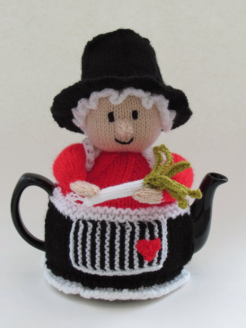 Welsh Lady Tea Cosy Knitting Pattern image 3