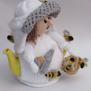 Beekeeper Tea Cosy Knitting Pattern image 8