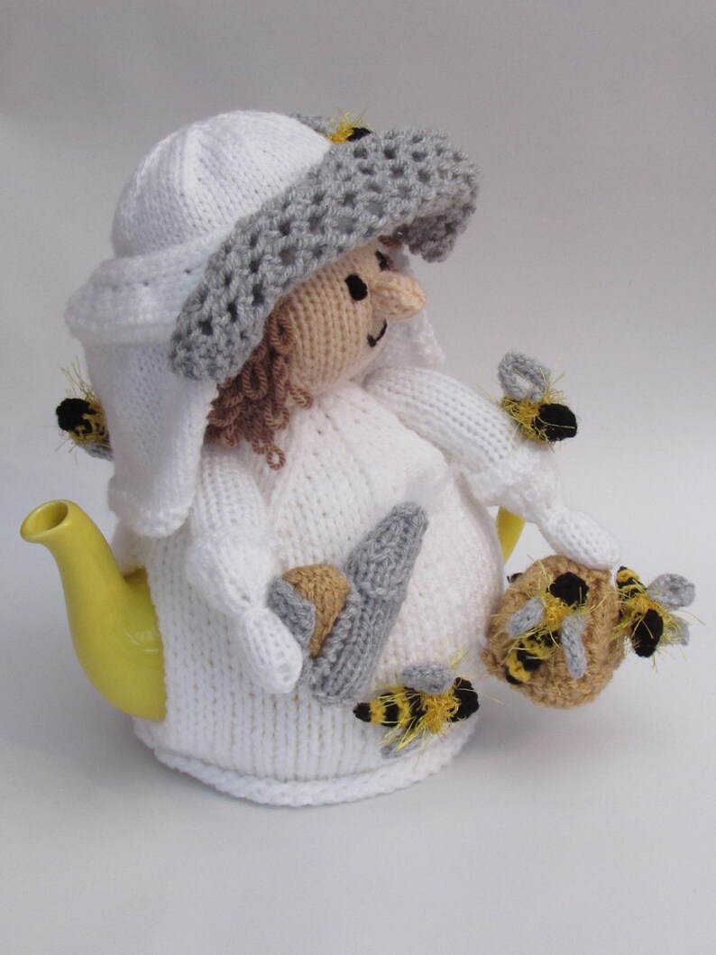 Beekeeper Tea Cosy Knitting Pattern image 8