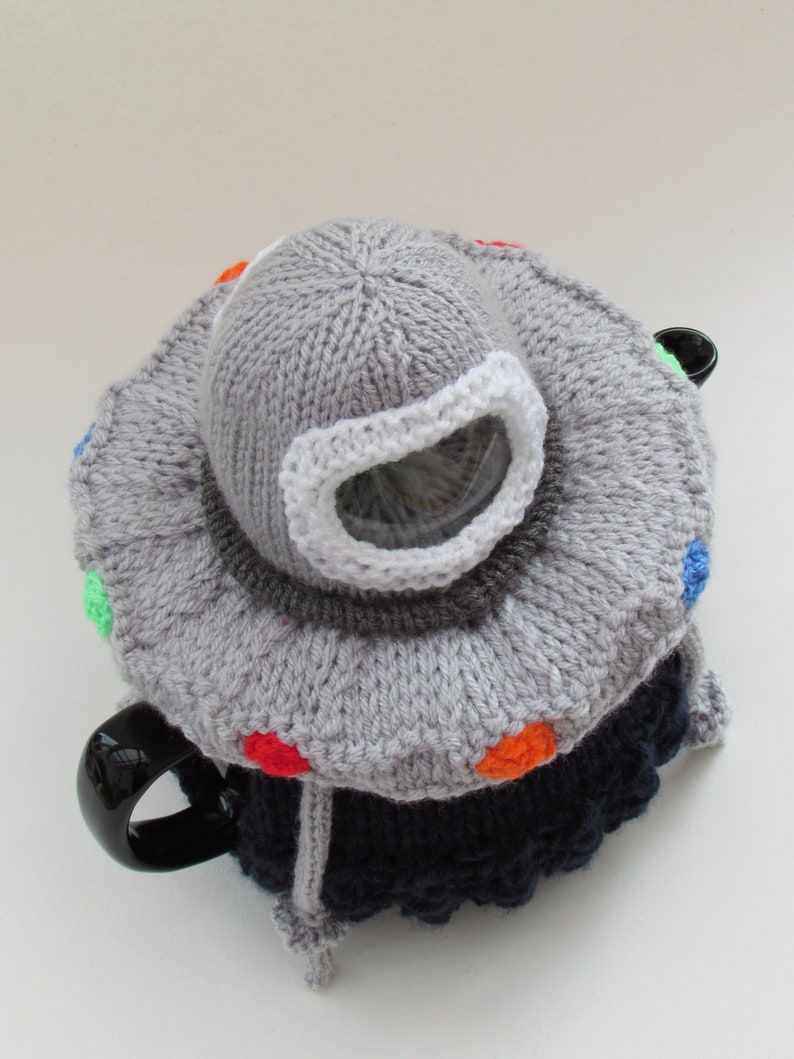 Alien Spaceship Tea Cosy Knitting Pattern image 3