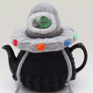 Alien Spaceship Tea Cosy Knitting Pattern image 7