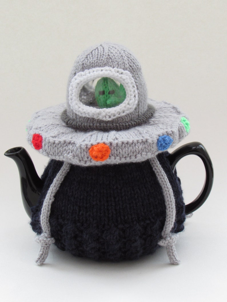 Alien Spaceship Tea Cosy Knitting Pattern image 7