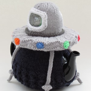 Alien Spaceship Tea Cosy Knitting Pattern image 2