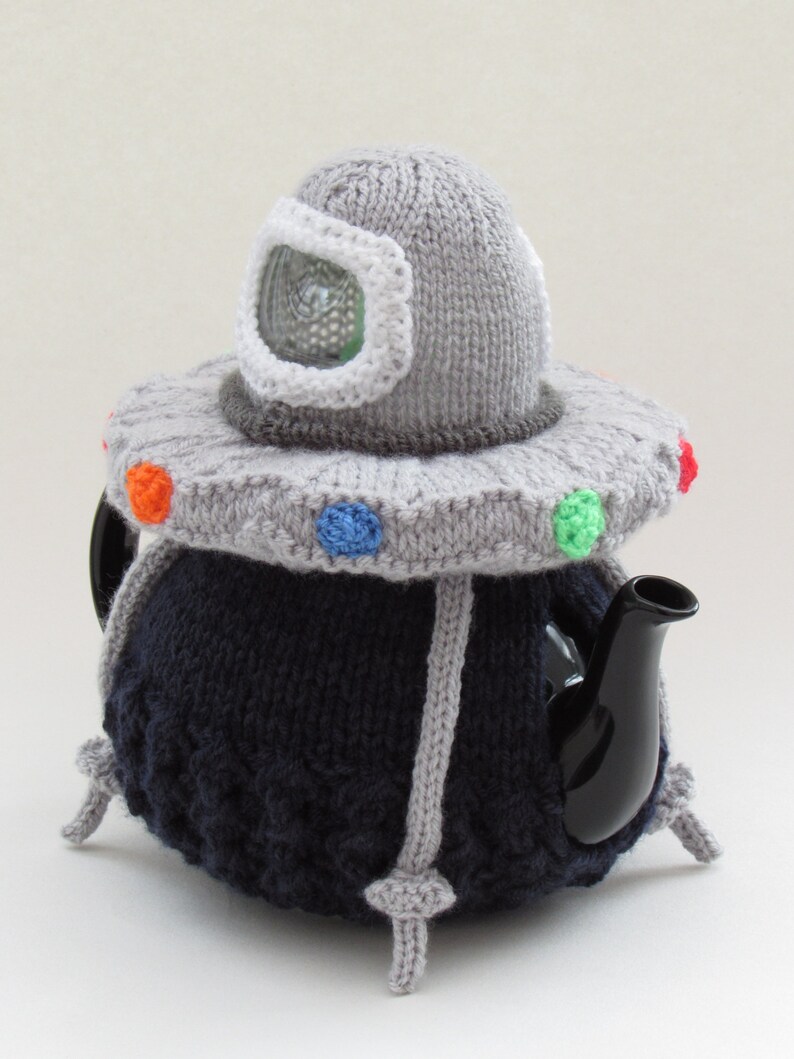 Alien Spaceship Tea Cosy Knitting Pattern image 2