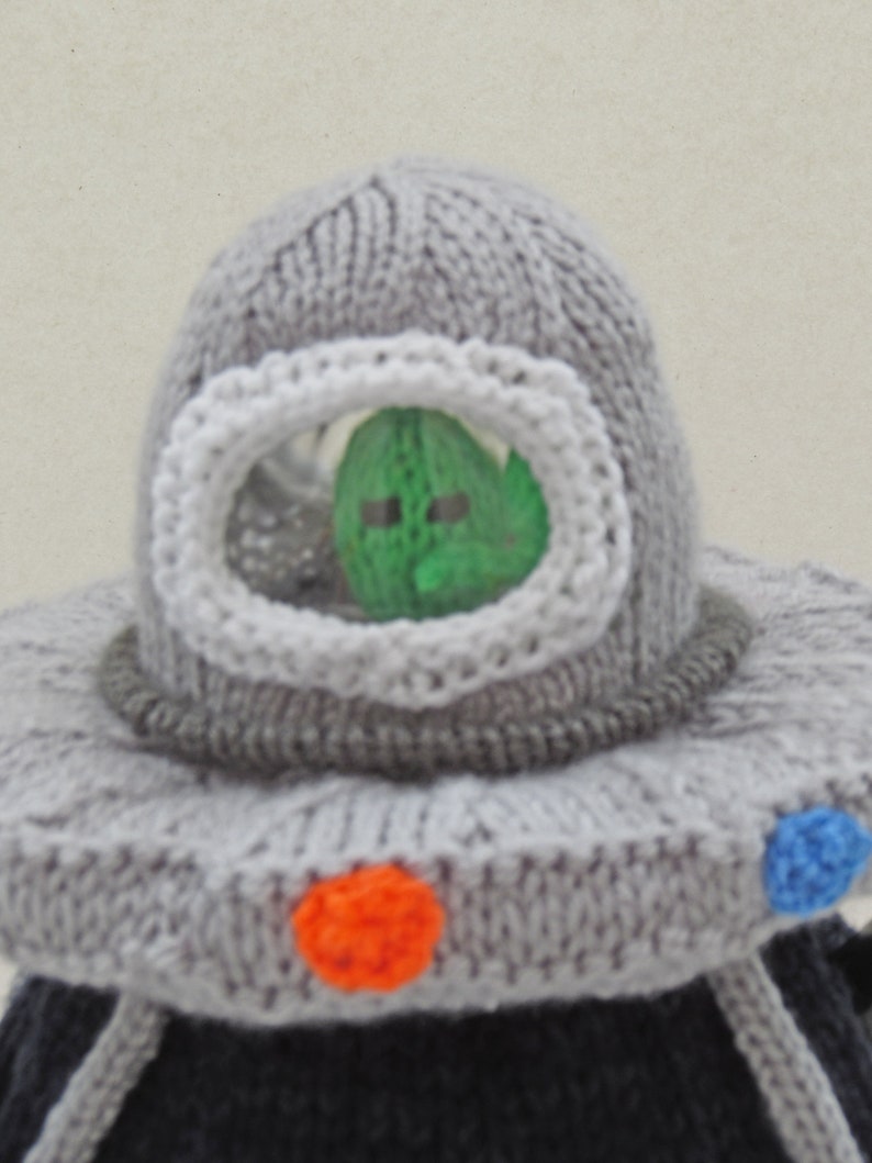 Alien Spaceship Tea Cosy Knitting Pattern image 6