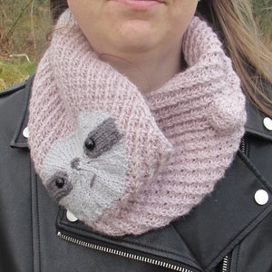 Sloth Cowl Knitting Pattern to knit your own neck warmer of a cute sloth with textured fur