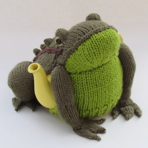 Frog Tea Cosy Knitting Pattern image 3